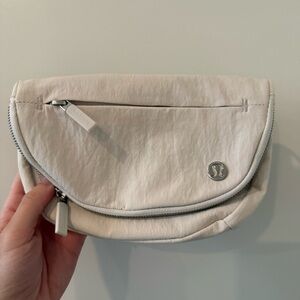 Lululemon All Night Festival Bag Micro 2L in White Opal